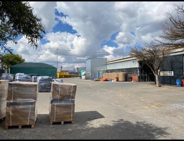 4,580M² WAREHOUSE TO LET IN ROSSLYN